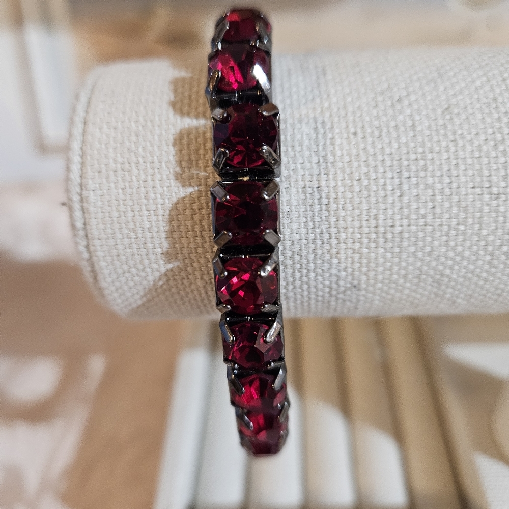 Red faceted bracelet